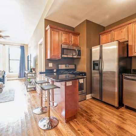 Lovely 2 Bed 3 Miles From Dt W Free Parking Chicago Exterior photo