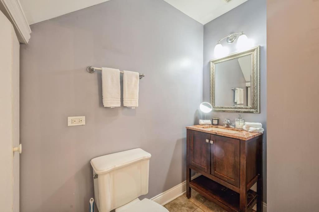 Lovely 2 Bed 3 Miles From Dt W Free Parking Chicago Exterior photo