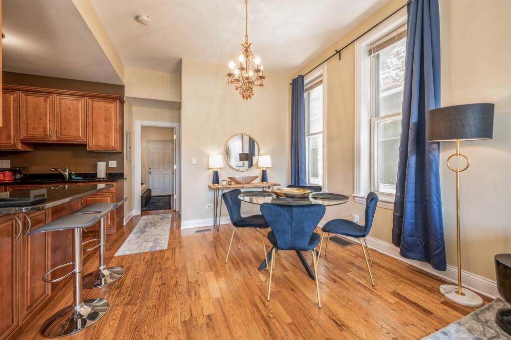 Lovely 2 Bed 3 Miles From Dt W Free Parking Chicago Exterior photo